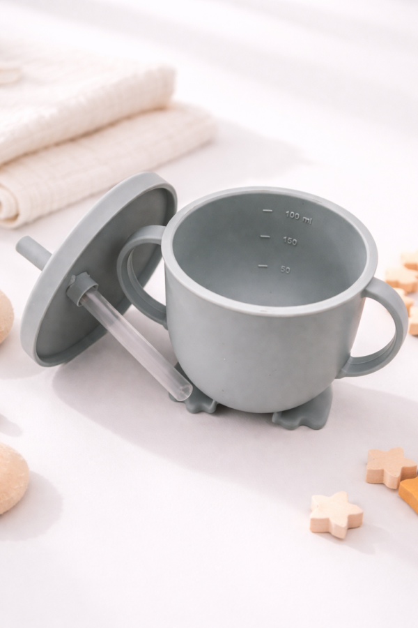 Vaso de silicona con tapa y pajita